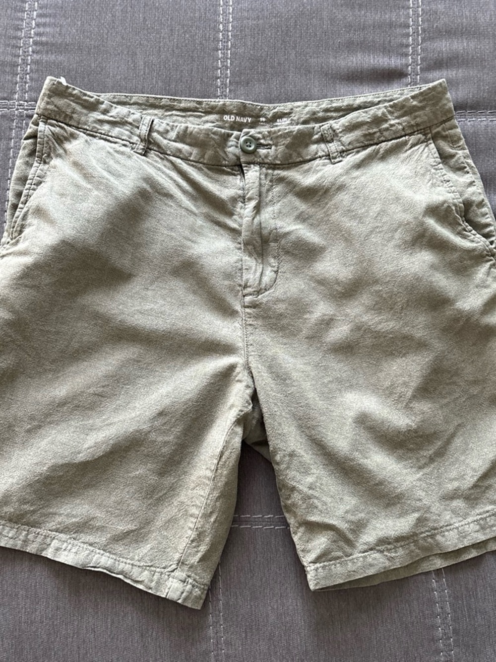 Old Navy Men's Olive linen blend Chino Flat Front Shorts. 36 Tall